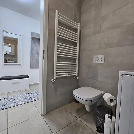 Coresi Mall Luxury Apartamento