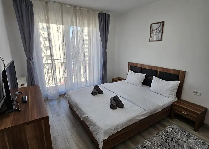 Coresi Mall Luxury Apartment *